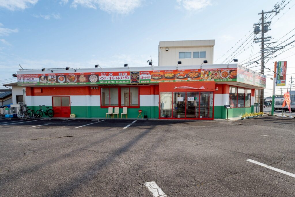本場インドの味が楽しめるカラフル空間「三重ナンカレーハウス」様　ー三重県鈴鹿市ー