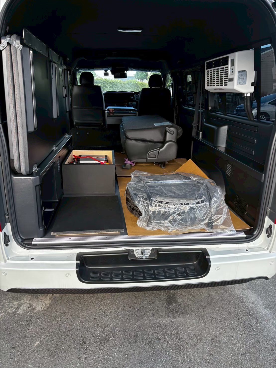 三重県,アポア,キャンピングカー,車内