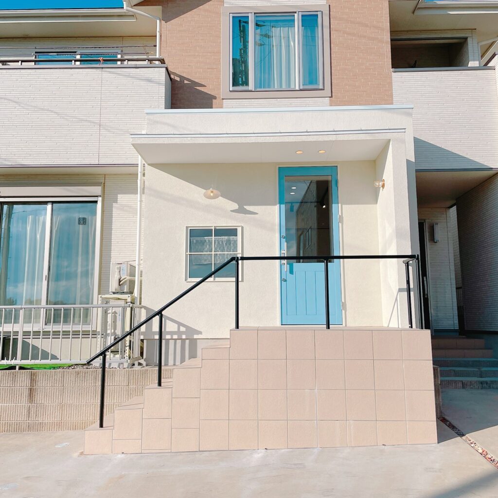 アクセントカラーが明るさを演出する美容室