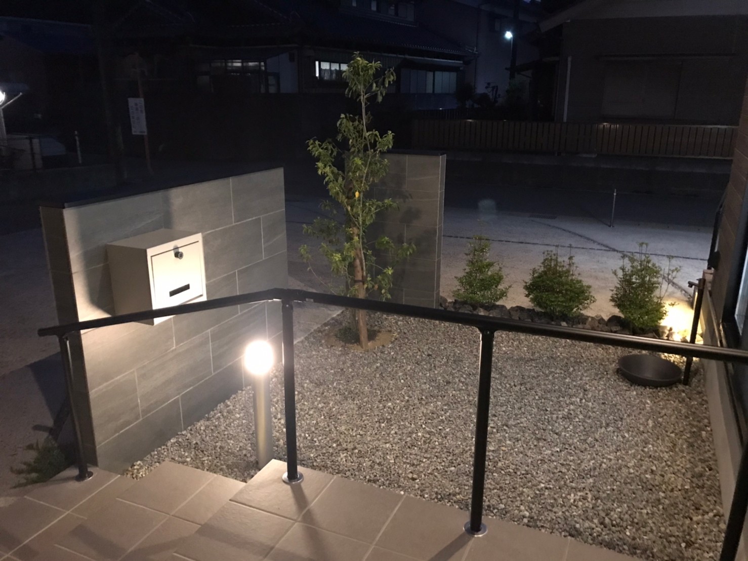 三重県,アポア,外構,玄関夜
