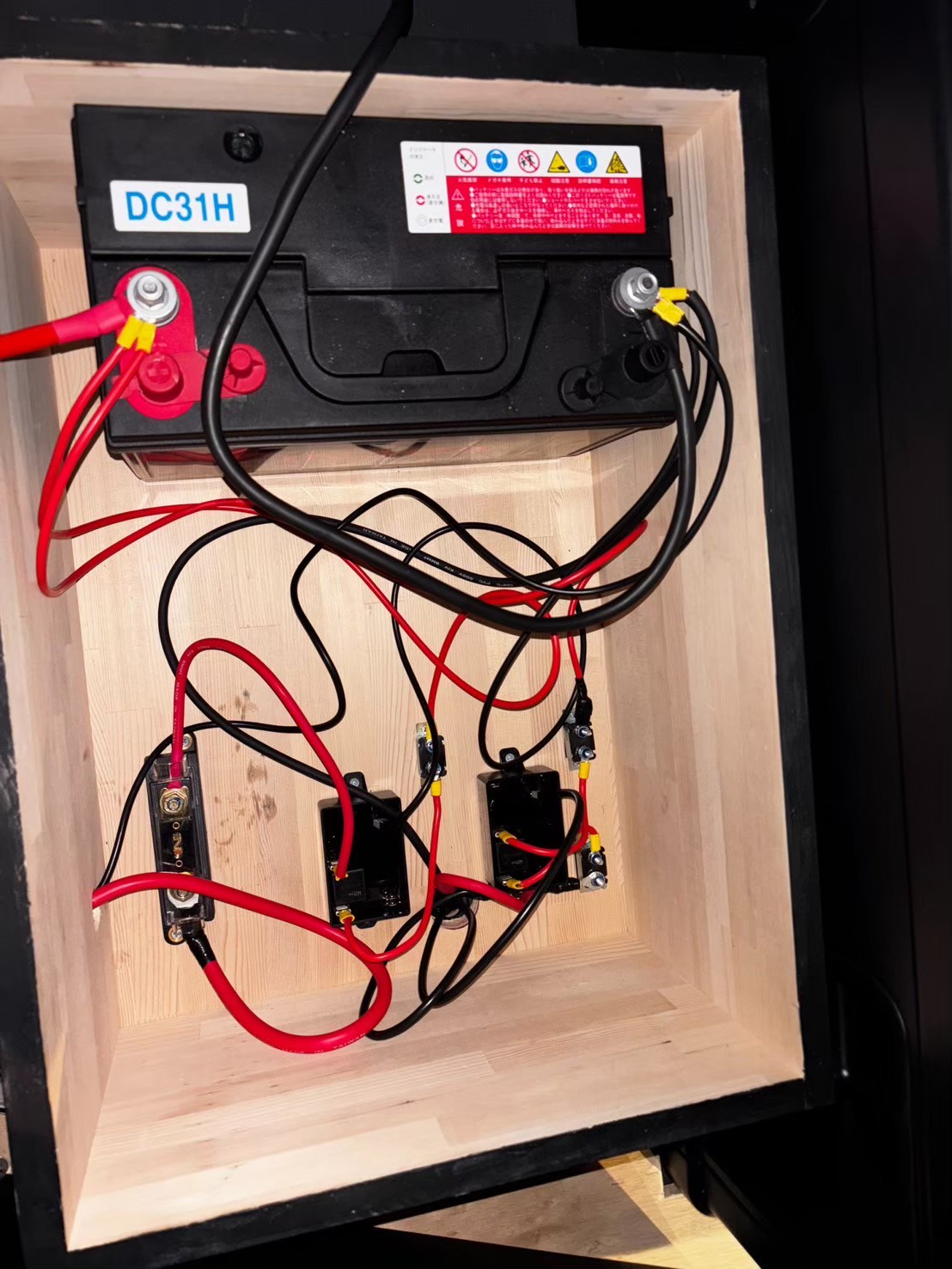 三重県,アポア,キャンピングカー,バッテリー2