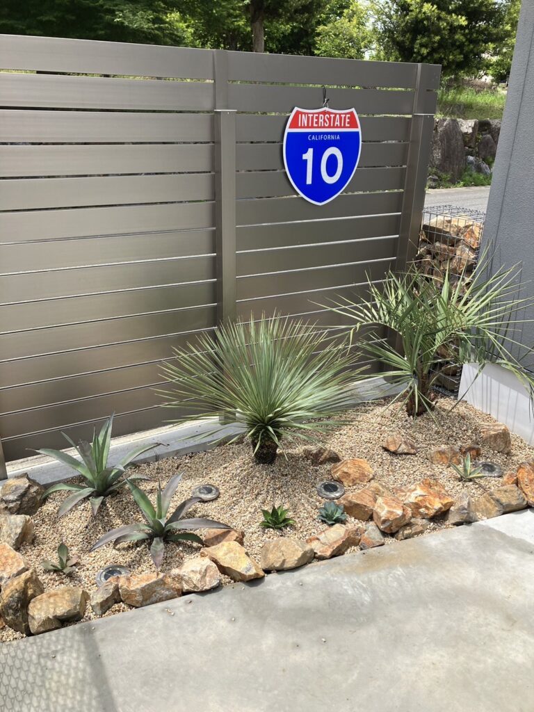 アメリカンスタイルのドライガーデン