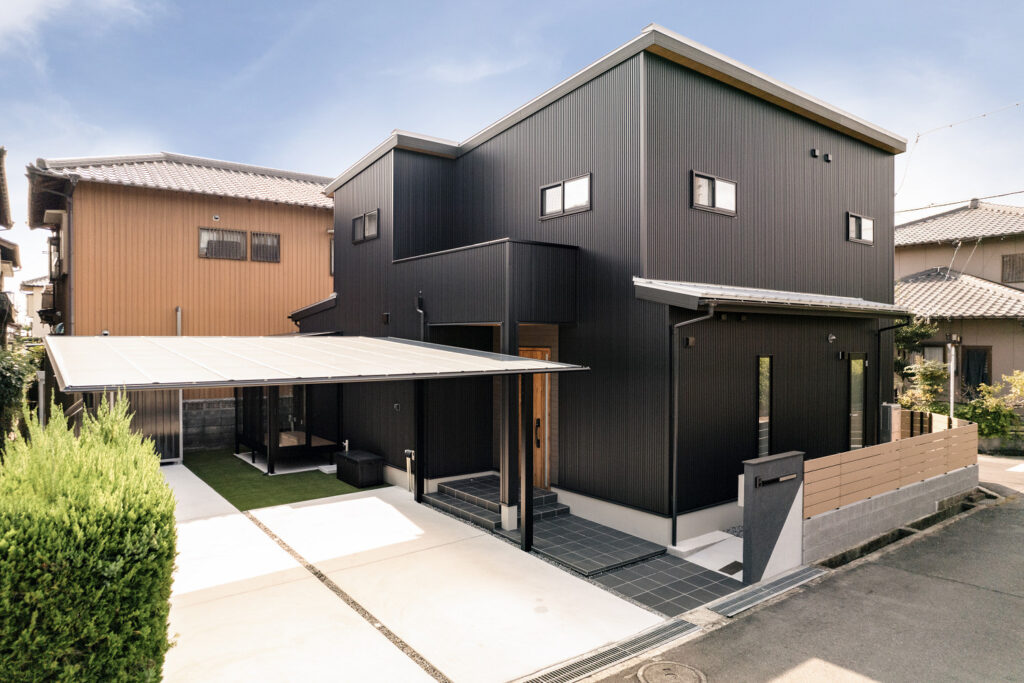 安心感のあるモノトーン＋ナチュラルな外構